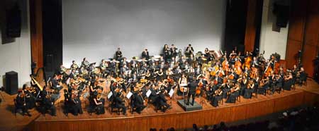 La OSC estuvo bajo la dirección del maestro Leonardo Marulanda Rivera en la presentación de la sinfonía N.º 1 Titán.