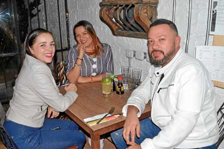 Paula Andrea Henao González, Johana Franco Herrera y Jaime Alberto Pérez Villegas.