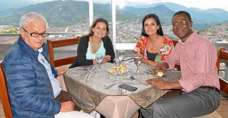 Fernán Escobar Botero, Marcela Escobar Arango, Lina María Ramírez Londoño y Vini Onyemah.