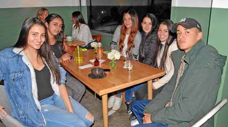 Salomé Vásquez Alzate, María José Jaramillo Vallejo, Mariana Díaz Arango, Manuela Arbeláez Cárdenas, Sofía Mejía Ochoa y Steven 