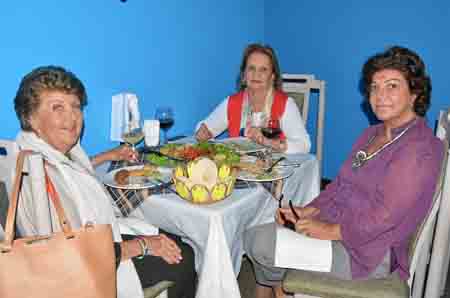 Beatriz Arango de Arango, Elvira Escobar de Restrepo y Julia Clemencia Jaramillo de Gutiérrez.