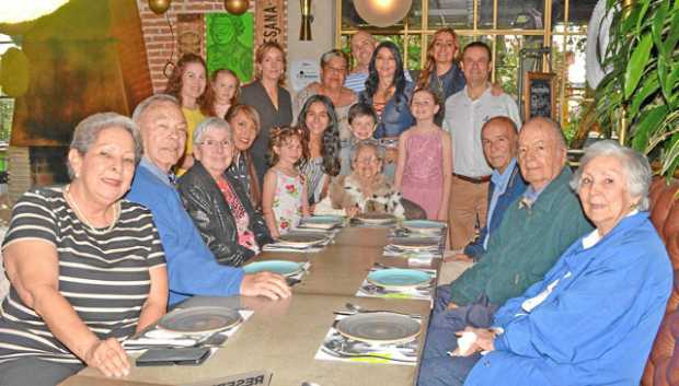 Consuelo Quintero, Donald Benchoff, Nubia Jiménez de Benchoff, Leidy Johanna Grisales, Carherine Benchoff, Laura Jiménez Toro, H