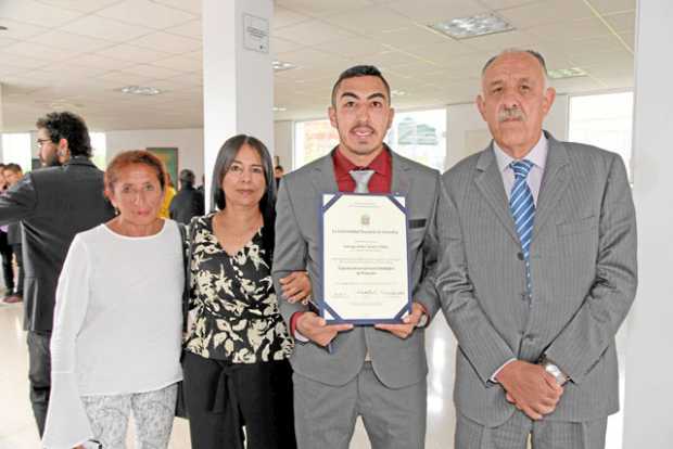 Ana Isabel Callejas Rivera, Margarita Alicia Jurado Jiménez, Santiago Andrés Jurado Callejas y Gonzalo Jurado Jiménez. 