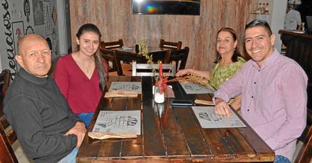 Foto | José Fernando Tangarife | LA PATRIA Gustavo Orozco Giraldo, Isabela Orozco Vargas, Luz Stella Gómez de Orozco y Carlos Al