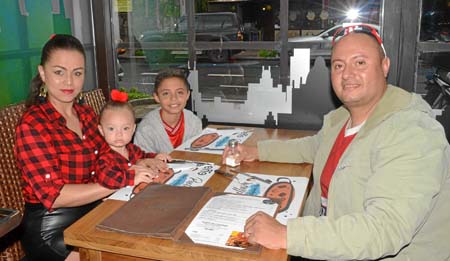 Foto | José Fernando Tangarife | LA PATRIA Yenny Bermúdez, María Paz Acosta Bermúdez, Federico Acosta Bermúdez y Néstor Raúl Aco