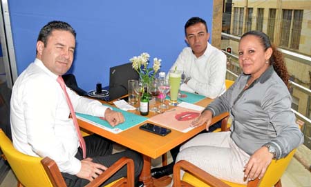 Foto | José Fernando Tangarife | LA PATRIA Eduard Gómez Galvis, gerente de Afianza Fondos; Diego Velandia Santos, director comer