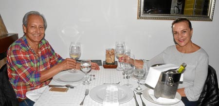 En Vino y Pimienta se reunieron Martín Sierra Ortegón y Martha Elena Isaza Arango.