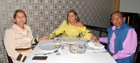 Se reunieron en el restaurante Vino & Pimienta Cenelia Agudelo Osorio, Marisol Carantón Agudelo y Marcolino Carantón Bermúdez.