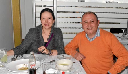 Viviana Molina Osorio fue homenajeada por Jairo Giraldo Hoyos en Vino y Pimienta.