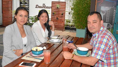Natalia Guevara, Juliana Bedoya Jiménez y Edwin Alberto Quintero Guapacha compartieron en El Dauntaun.