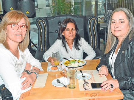 En El Dauntaun compartieron Adriana Galindo Duque, Martha Ortegón Pérez y Ángela Monsalve Castrillón.