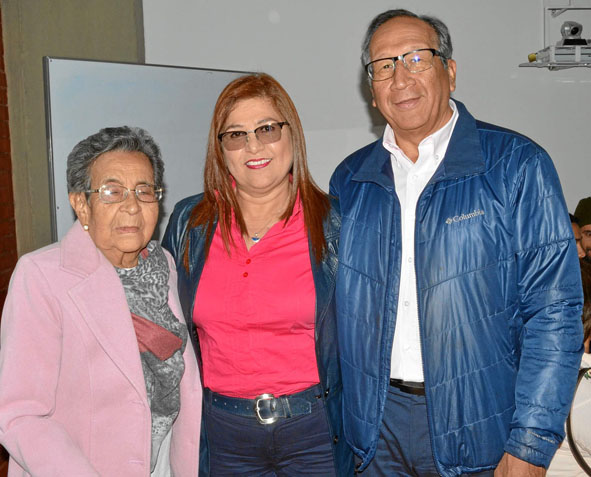 Ana Lucía Vinasco de Sánchez, Gloria Inés Sánchez Vinasco y Rodrigo Ramírez Botero.