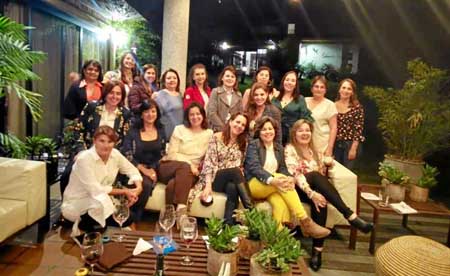 Asistentes a la reunión con Ángela María Toro Mejía, gerente del SES Hospital Universitario de Caldas.