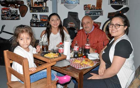 Silvana Salazar Reyes, Yohana Castañeda, Gustavo Rodríguez Uribe y Valeria Reyes Ceballos.