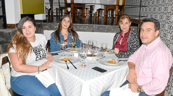 Ana María Rojas Giraldo, Margarita González Núñez, Juliana Londoño Villa y Jorge Eduardo Rojas Giraldo.