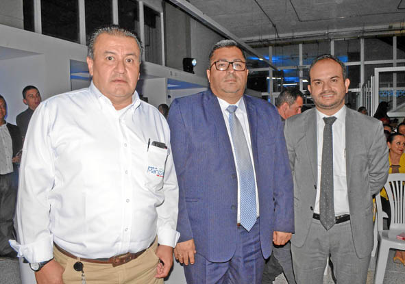 Luis Fernando Mejía Franco, gerente general People Contact; José Octavio Cardona León, alcalde de Manizales y Andrés Mauricio Gr