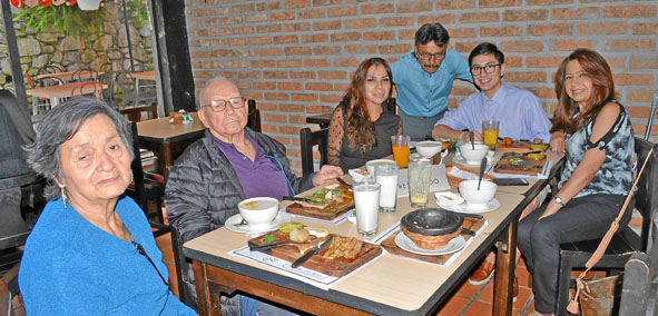 Priscila Castellanos, Libardo Henao Latorre, Alba Lucero Molina, Jorge Iván Henao Castellanos, Juan Esteban López Henao y Martha