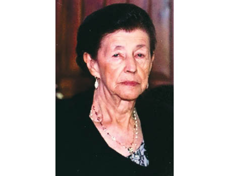 En el primer aniversario del fallecimiento de ADELFA MARÍN DE ARIAS, su familia invita a las eucaristías que se oficiarán hoy: 3