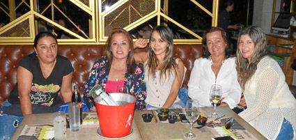 Luz Osorio Osorio, Gloria Esperanza Gómez Alzate, Paola Rincón Gómez, Consuelo Gómez Alzate y Amira Alzate Díaz.