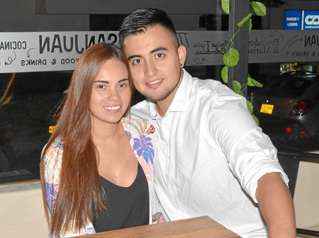 En el restaurante San Juan se reunieron Jennifer Martínez Parra y Jorge Dorado Burbano.