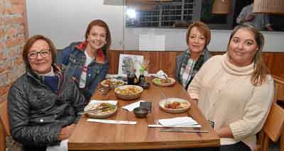 Elsa Beatriz Buitrago Castro, Julita Barreto Gutiérrez, Olga Lucía Buitrago Castro y Jimena Bravo Buitrago Castro.