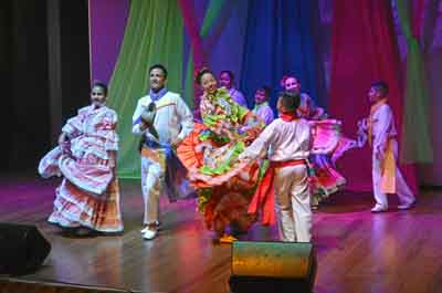Coreografía de Jizka Danza de Santander, dirigida por Alexánder Arenas Solano, que desde el 2009 trabaja de la mano con el Insti