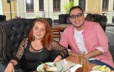 Yennifer Rivadeneira Monroy y Sebastián Acevedo Díaz se reunieron en el restaurante Dauntaun.