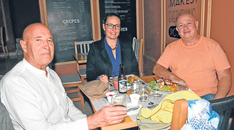 Ivo Antmann, Erin Donaldson y Alki Steriopoulos.