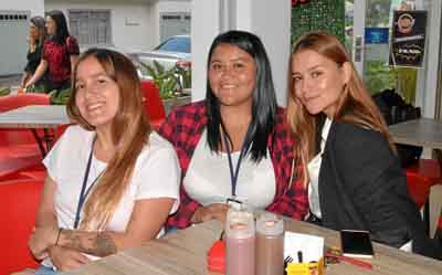Arianna Guillén, Tatiana Zapata García y Camila Valencia Marín compartieron en el restaurante Grilled.