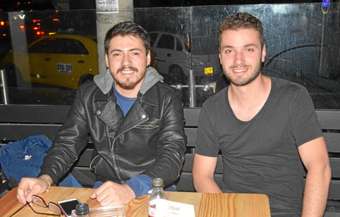 Óscar Villota Montenegro y Juan José Escobar Arbeláez se reunieron en el restaurante Chilli Dogs.
