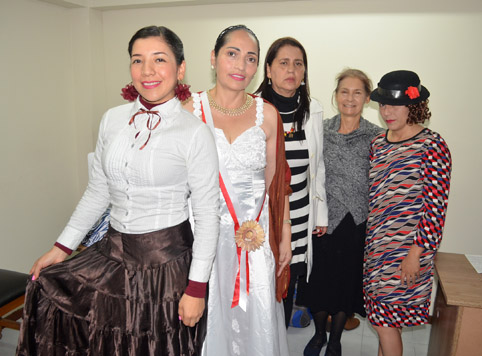 Durante el evento un grupo de asistentes personificaron a cinco mujeres importantes de la historia: Ana Milena Montealegre Rodrí