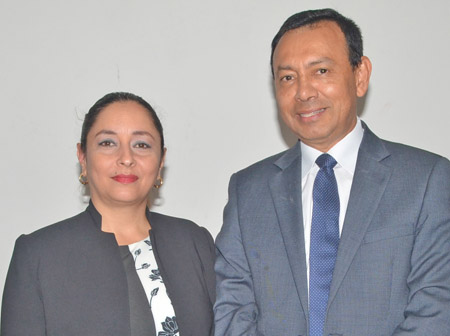 Lina María Sánchez Acosta, jefe de la Unidad de Fomento y Promoción Cultural de la Secretaría de Cultura, y Lindon Alberto Chava