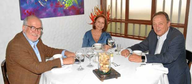 Guido Echeverri Piedrahíta, María Cristina López Arango y Gilberto Saffon Arango.