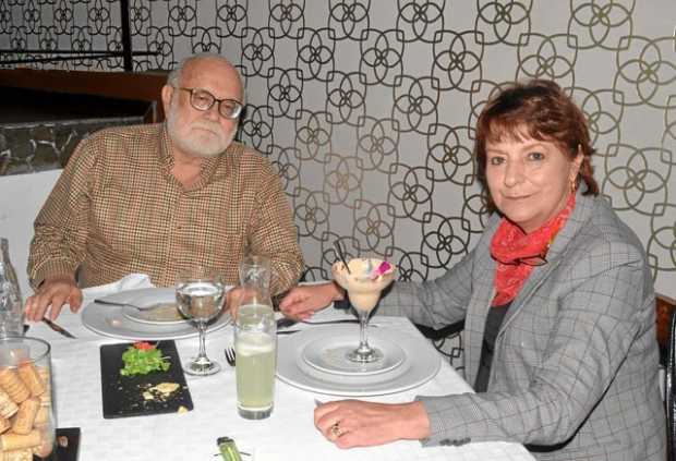 Hernando Yepes Arcila y Ángela María Botero Botero se reunieron en el restaurante Vino y Pimienta.