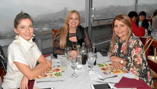 Stephanía Vásquez, Mónica María Jaramillo y Ángela Candamil Calle.