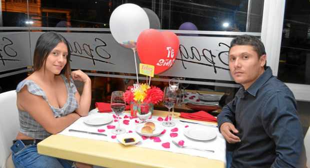 En el restaurante Spago Natalia Herrera Trujillo le celebró el cumpleaños a su esposo, Maicol Arroyave Hernández.