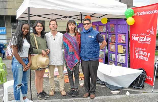 Tatiana Zapata Carvajal, Isabel Santacruz Cabrera, Carlos Mario Uribe, Juanita Marín Hernández y Moisés Fuentes Badillo.