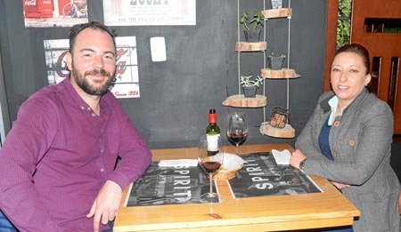 Olivier Bonhomme y Marcela Echeverri Henao, en el restaurante Buffalo Serrano.