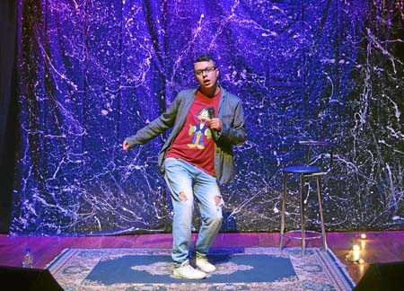 El Pato Cardona durante su espectáculo en el auditorio de Confa.