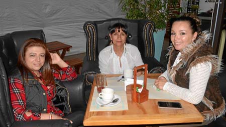 María del Carmen Henao, María Teresa Arellano Giraldo y Mary Luz Zuluaga Cano.