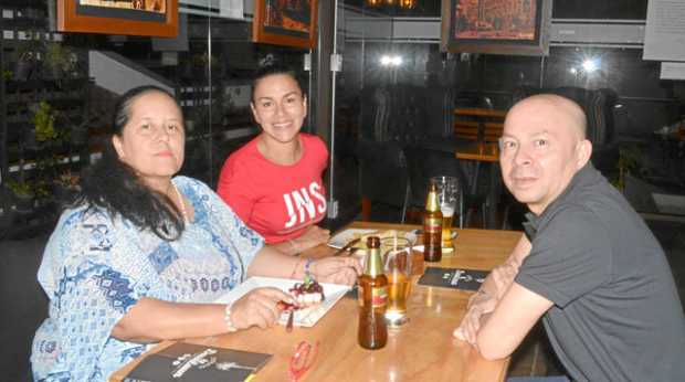 Ángela María Palacio López, Luz Elena López Vallejo y Nelson Álvarez Villada.