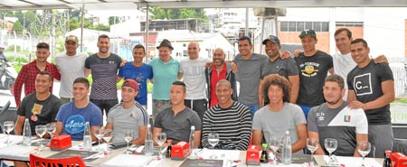 Diego Peralta, Sebastián Guzmán, Darío Rodríguez, Harlin Suárez, Elvis Mosquera, Óscar Zapata y John Aguirre. De pie: Vélez, Bis