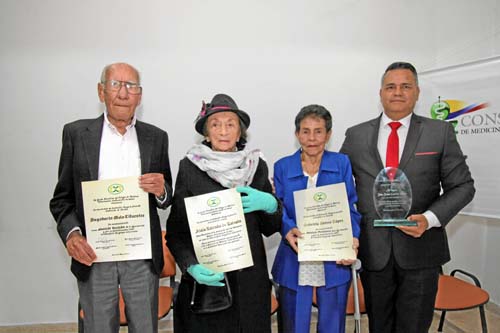 Dagoberto Melo Cifuentes, fundador; Atala Estrada de Estrada, Gabriela Botero y John Jaime Cuervo, Veterinario del año 2018.