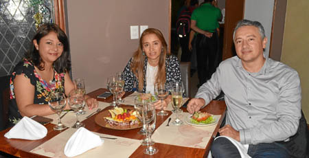 Diana María Bedoya Valencia, Dina Jiménez Castañeda y Alonzo Jiménez Castañeda.