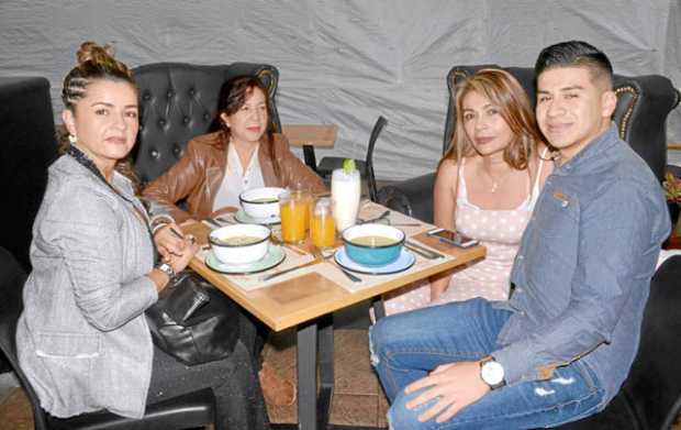 María Constanza Buitrago Rivera, Julialba Patiño Rendón, Patricia Loaiza Román y Diego Alejandro Arias Calvo.