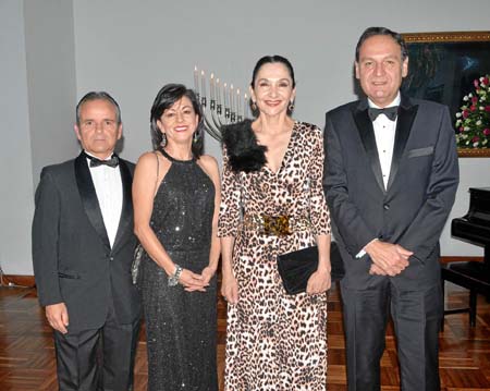 Jorge Gómez Gutiérrez, gerente del Club Manizales; Gloria Clemencia Molina López; María del Rosario Gómez Escobar y Juan Carlos 