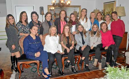 Olga Rivas de Echeverri, Luz Marina Gallego de Serna, Paulina Estrada Serna, Lina Serna de Estrada, Patricia Serna de Chávez y P