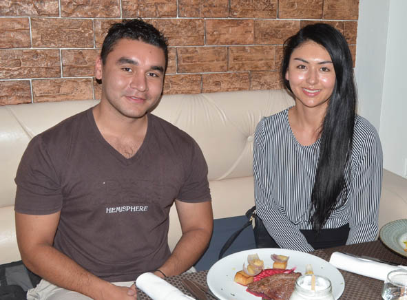 En el restaurante L’Angevin estuvieron Cristian Mauricio Ocampo Ayala y Laura Morales Burbano.