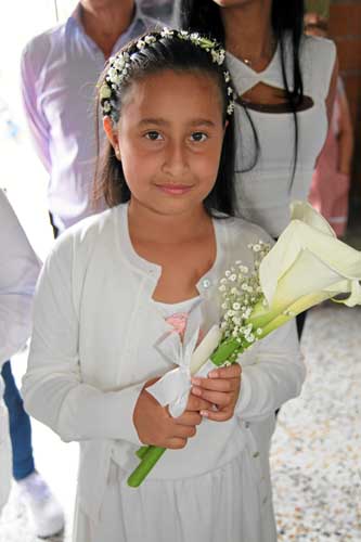 Luciana, de 9 años, estudia en la Normal Superior. Su familia ofreció una recepción.