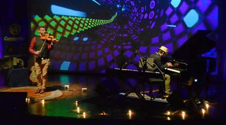 Fotos | José Fernando Tangarife | LA PATRIA El dúo La Korda, integrado por Víctor Renaudeau y Matías Chapiro, durante su recital